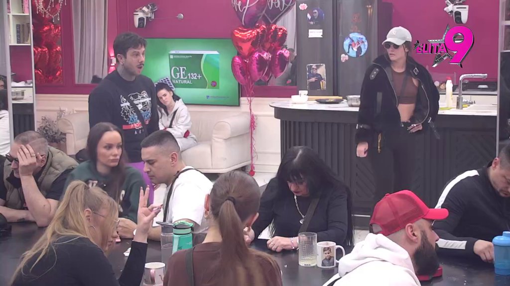 Skupila još malo dostojanstva! Boginja zarežala na Đukića zbog izlaganja, totalna pometnja za crnim stolom (VIDEO)