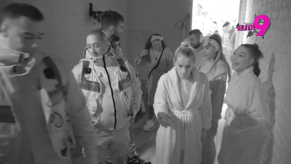 Kadrovi zbog kojih ćete umreti od smeha: Cela kuća se preselila u izolaciju da prati karambol Uroša i Bore, cerekanje odzvanja imanjem! (VIDEO)