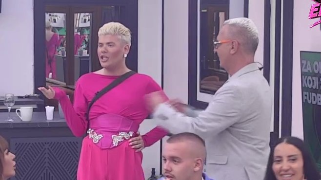 Laura spušta loptu sa njom! Uroš opleo po Gloriji, pa dao svoj sud o njenom odnosu sa Markom Osmakčićem: Varao je sa Stanijom!  (VIDEO)