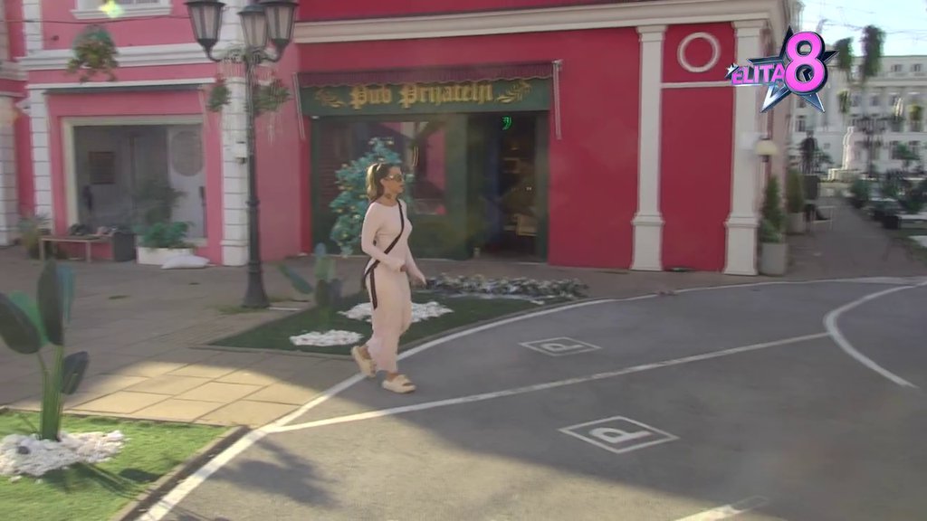 TOTALNI PAD ANELI AHMIĆ! Zbog Asminove i Bajine firme ona završila u suzama i obratila se bivšem: Smeće jedno, OLOŠU RASPALI (VIDEO)