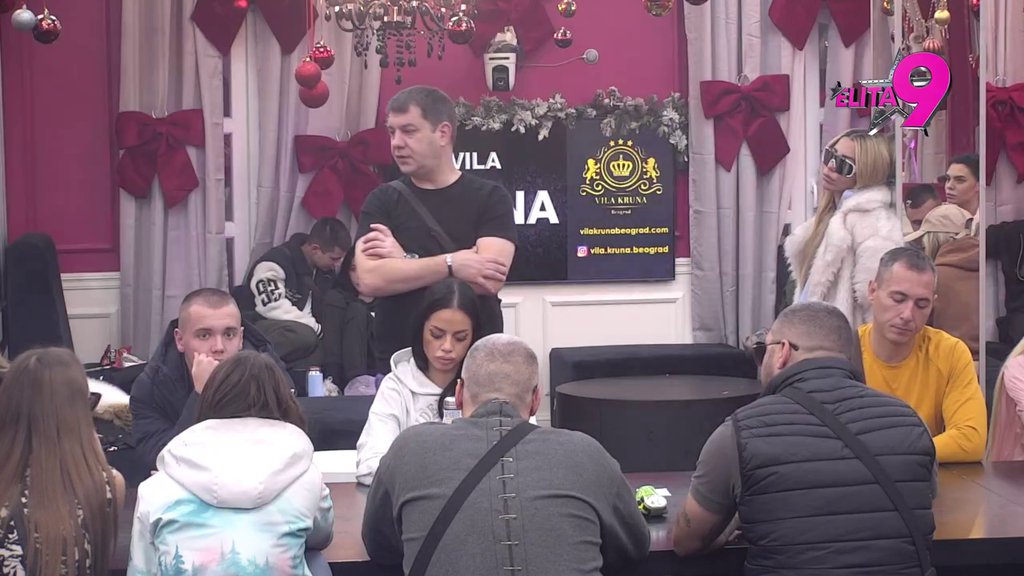 STAVIO SVE KARTE NA STO: Ivan Marinković rešio da progovori o tvrdnjama učesnika da gaji emocije prema Aneli! (VIDEO)