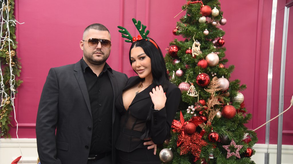 STANIJINA NOĆNA MORA! Asmin jedva dočekao bar na trenutak da PRISVOJI Maju, ona pokušava da sakrije koliko joj to prija?! (FOTO)