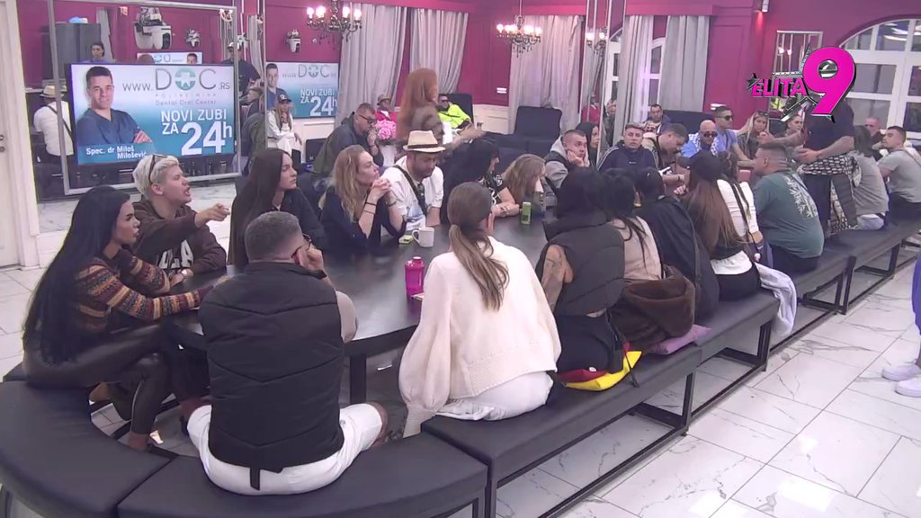 MORALIŠU MI GORE OD MENE: Maja žestoko podbola Anitu zbog tvrdnje da je bila intimna sa Đukićem, pa Mića skočio u odbranu Stanojlovićeve! (VIDEO)