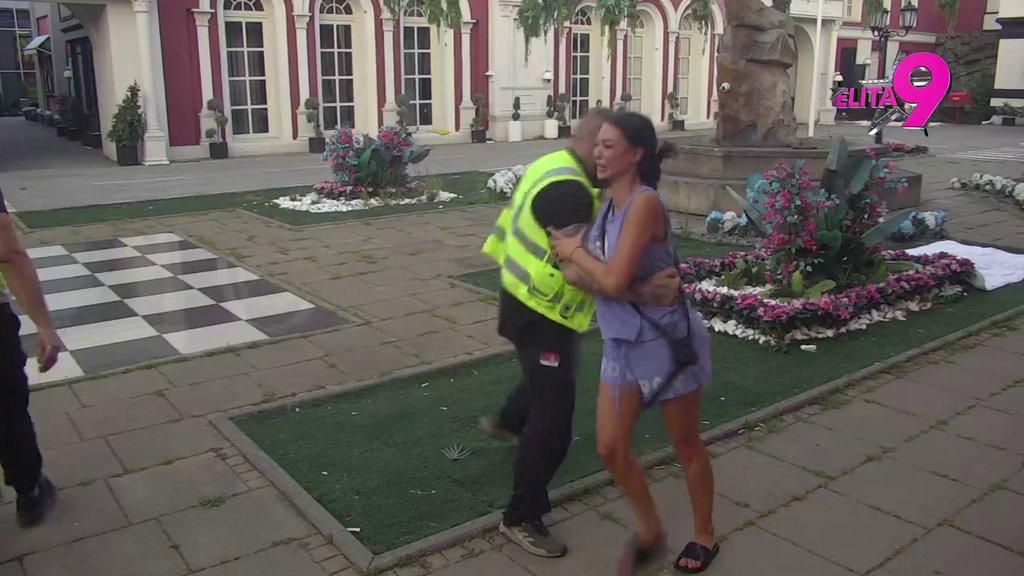 MAJA GLAVOM LOMI STAKLA! Asmin joj dao šut-kartu: Neću da budem s niskomoralnim osobama (VIDEO)