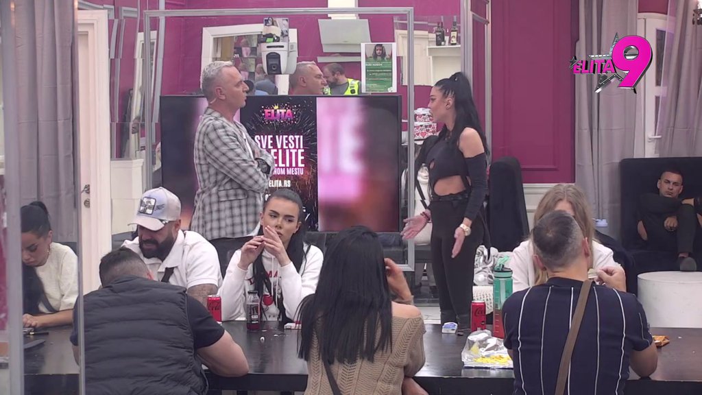 Dete ispašta napolju, a zaslužuje majku i oca! Janjuš zapenio na Asmina i Aneli, od njegove lekcije se puši Bela kuća (VIDEO)