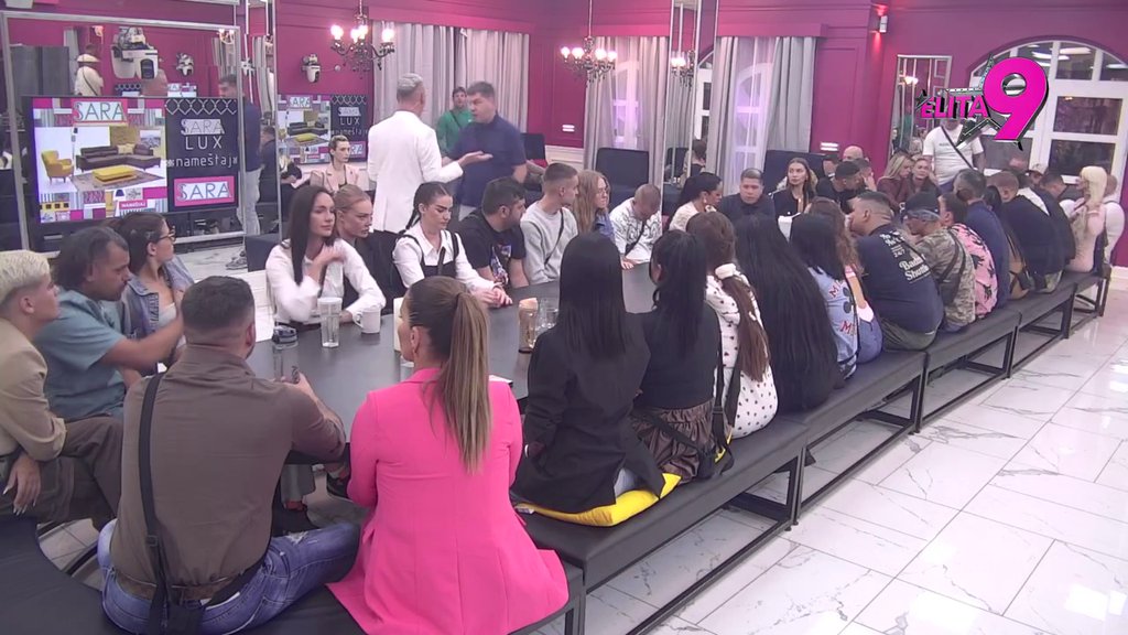 HAOS! Ivan Marinković zaratio sa celom kućom u želji da pređe na Anelinu stranu! Anđelu pala roletna, pa mu očitao lekciju (VIDEO)