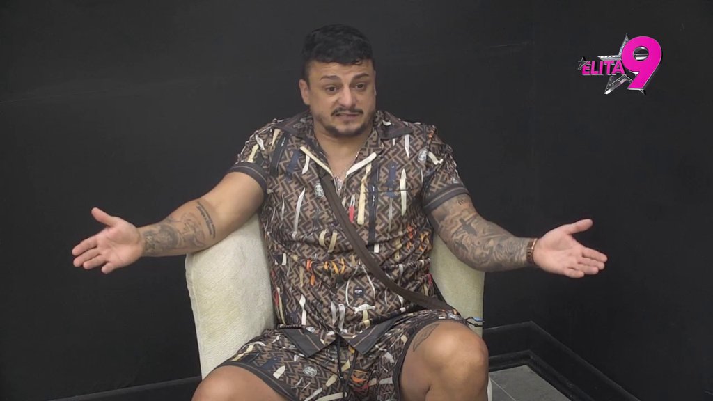 Plaši li se ona Boga i karme?! Terza nikad žešće udario po Sofiji zbog uvreda, potkačio Milicu, pa razotkrio Asmina: Gleda me, prevrće očima... (VIDEO)