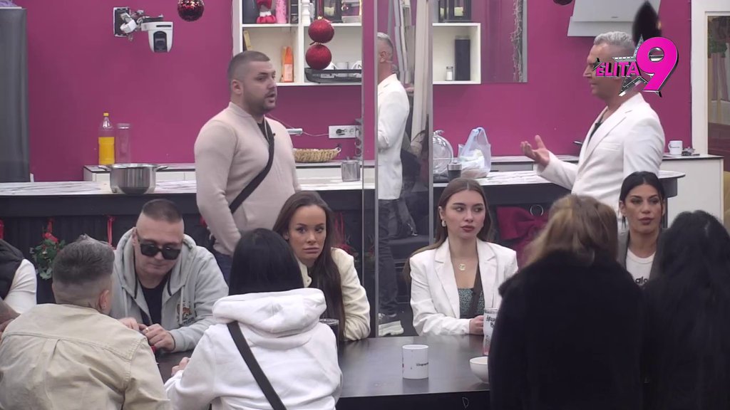 Ličio mi je na Božić patuljka, on je jedna pi*ka: Asmin izvređao Karića kao nikada, Dača sve raskrinkao: On je spojio Sofi i Luku, pa je zvao da dođe kod nje (VIDEO)