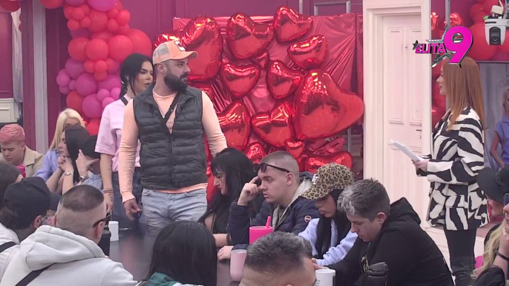 Treba da ti se oduzme dete jer nisi podobna majka: Ivan udario Aneli na majčinstvo na Norin rođendan, haos u Eliti! (VIDEO)