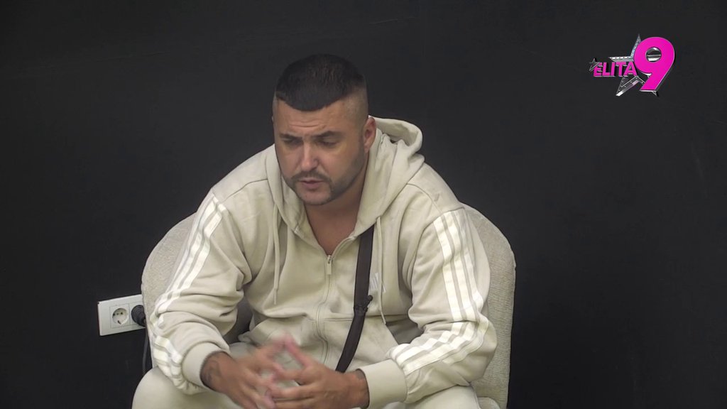 Sramota me je da je držim za ruku i da šetamo: Asmin ponovo progutao Majine najstrašnije uvrede, ne zna zašto joj oprašta! (VIDEO)