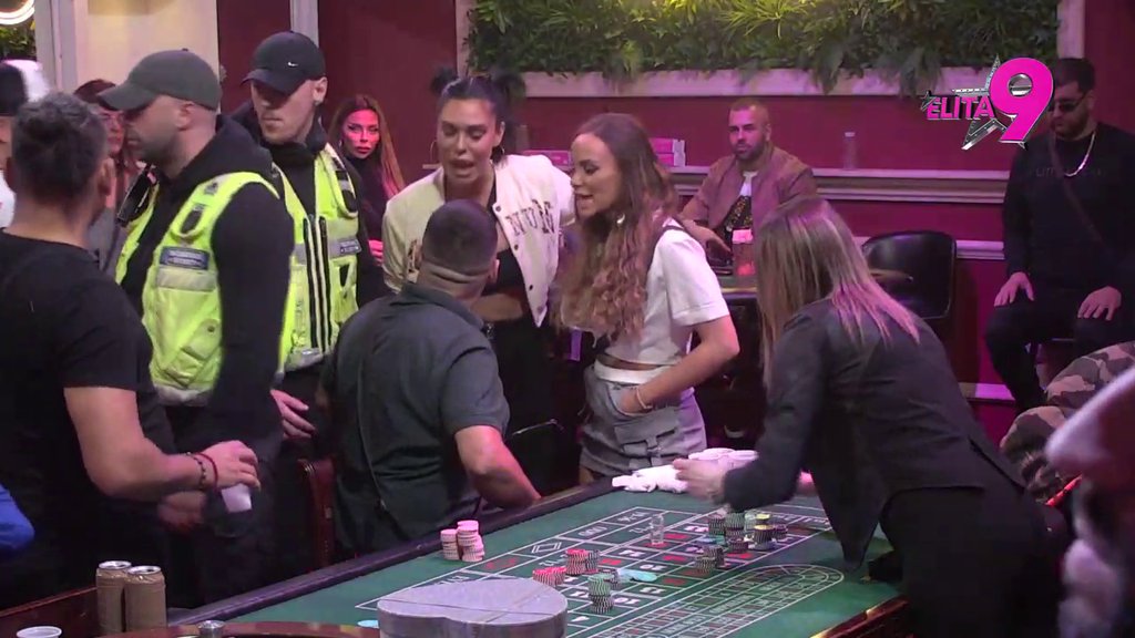 Slagao, nije trepnuo: Teodora rešila da se obračuna s Bebicom zbog Mine, on se napravio lud! (VIDEO)