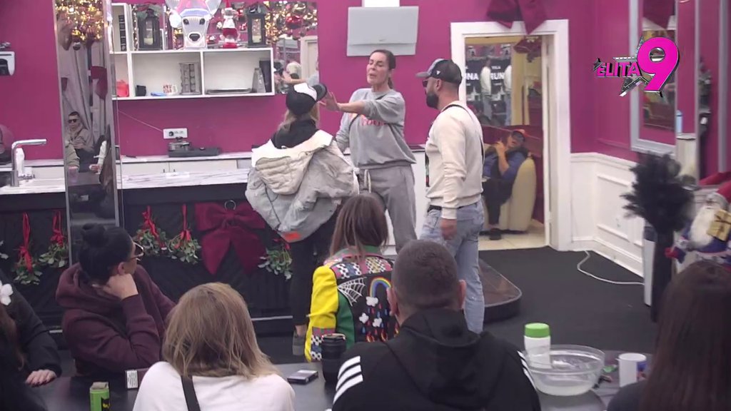 Nećeš me diskvalifikovati dr*ljo jedna: Kačavenda i Aneli ponovo žestoko zaratile, obezbeđenje odmah reagovalo! (VIDEO)