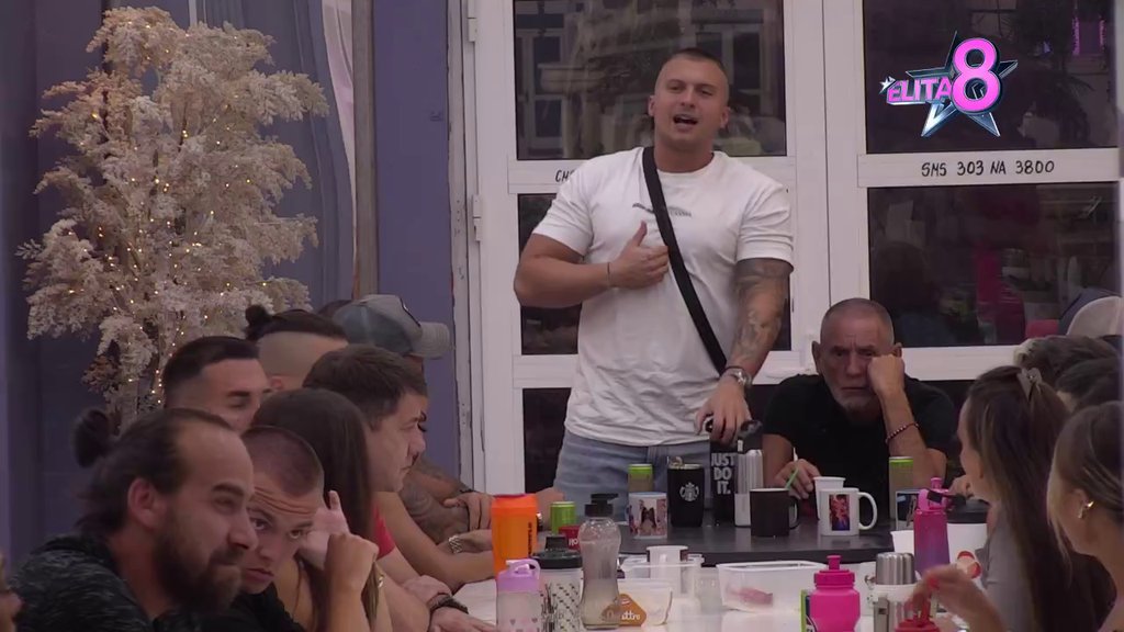 Anđela želi da ugrozi Karićevu vezu po svaku cenu: Optužila ga da mesecima flertuje sa Sofi, on pobesneo kao ris i unakazio je! (VIDEO)