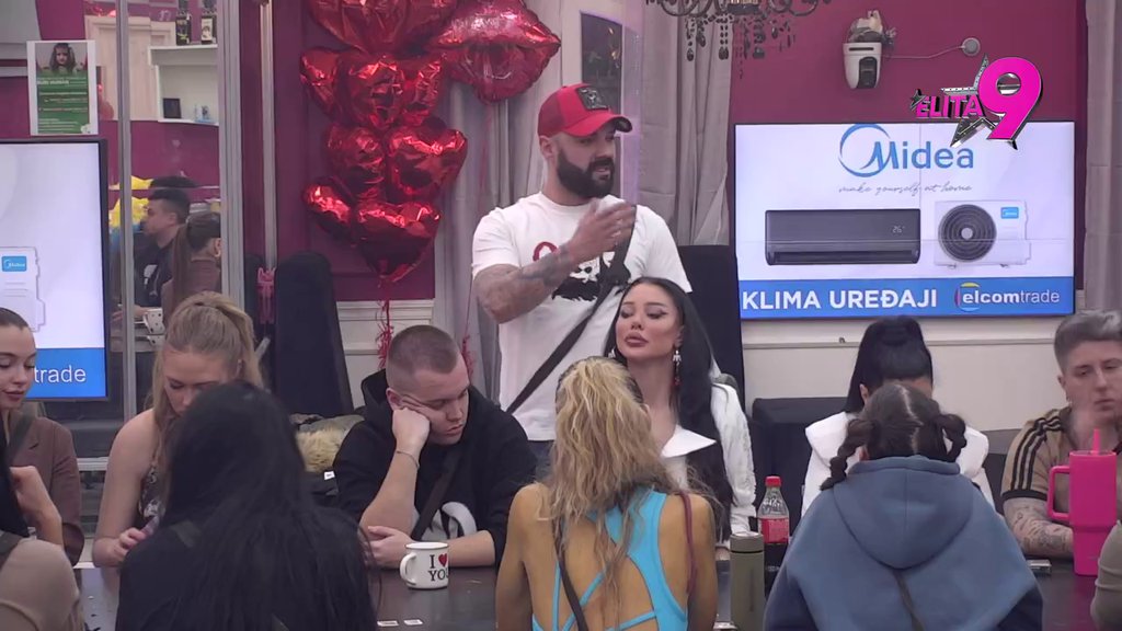 Jako si velikodušna, daješ bivšima ribu: Luka razvezao jezik i unakazio Aneli, ona mu zapušila usta! (VIDEO)