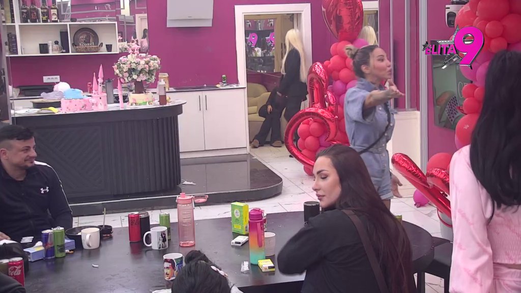 BUKTI RAT! Maja i Aneli ušle u brutalnu raspravu, lete provokacije na sve strane! (VIDEO)