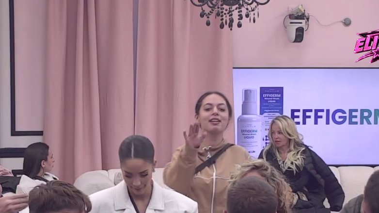 Bacila se na provodadžisanje! Rada rešila da 'nabaci' drugaricu Stefanu! EVO šta mu je rekla (VIDEO)