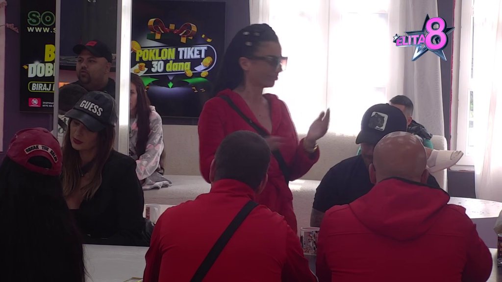 NOVA MONSTRUOZNOST! Ena sasula Sanji sve u lice, istakla da je atakuje zbog Marka, pa dobila ŠOK komentar: ON NE VOLI KRAVE SA TELETOM! (VIDEO)