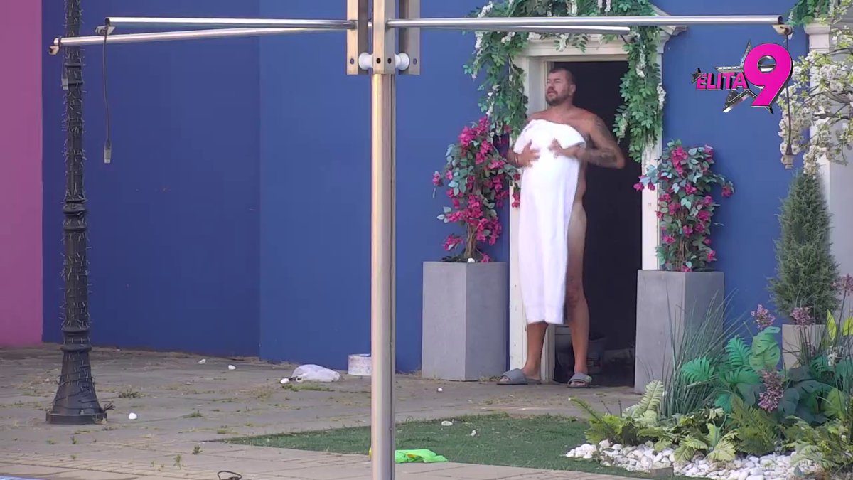 Ore se Šimanovci: Janjuš održao prvi solistički koncert ispod tuša, urnebesno! (VIDEO)