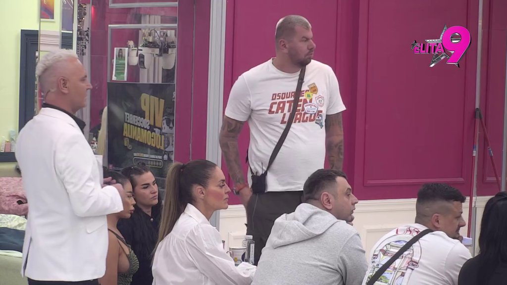 Ušla si u vezu iz inata, nesrećna si! Asmin izgubio kontrolu zbog Maje, pa joj sasuo sve: Njen bivši mi je na grbači zbog nje! (VIDEO)