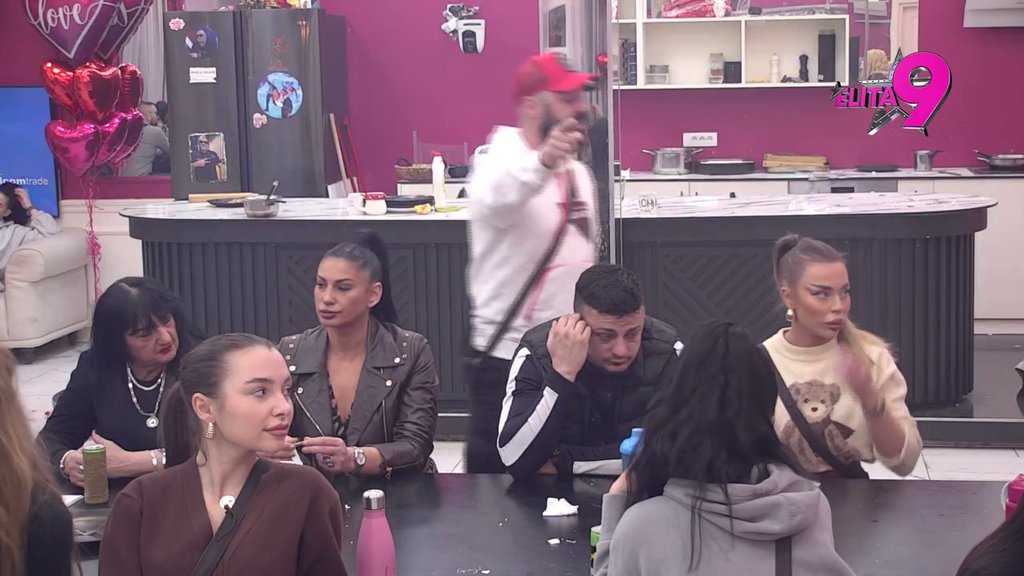 Aneli doživela nervni slom! Luka pokrenuo UNIŠTENJE bivše, pa otkrio da li je koristila NARKOTIKE tokom proslave veridbe: Dajte bolesnici 100 hiljada za lečenje! (VIDEO)