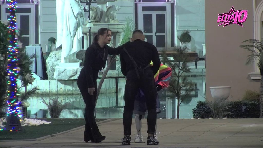 Šta si obukla to ko da si u akvarijumu: Car isprozivao Anelinu odevnu kombinaciju, pa imao posebnu molbu za Tošu! (VIDEO)