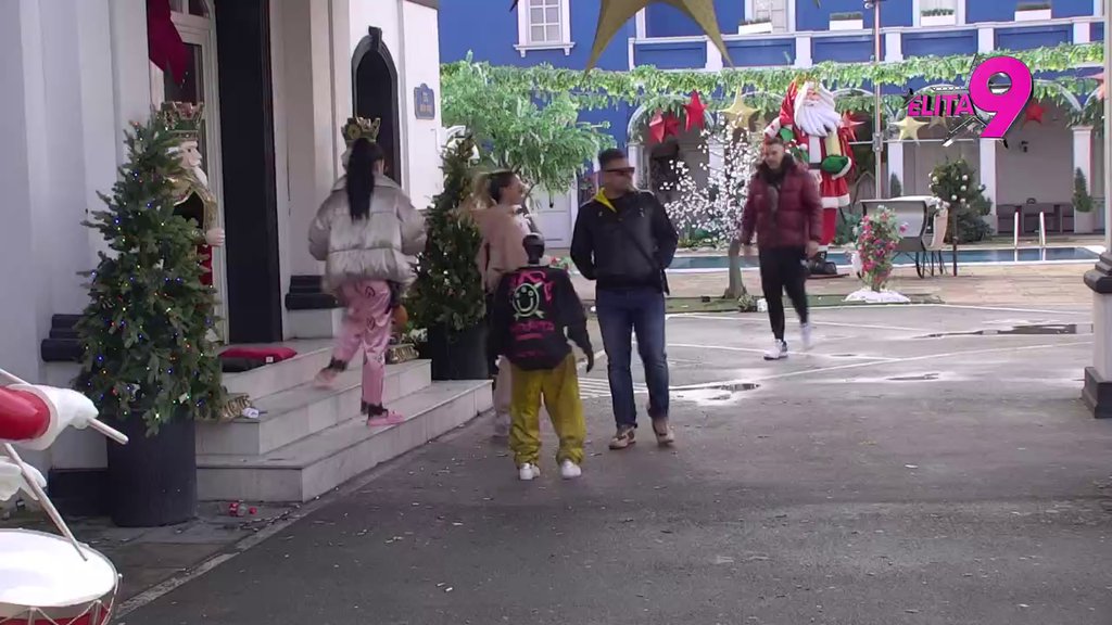 IDE LINIJOM MANJEG OTPORA?! Aneli negira da je ljuta na Jovanu, Dača tvrdi da se Cvijanovićeva poverila cimerima o emocijama prema Asminu: BILA BI SA NJIM, ALI NEĆE ZBOG MAJE! (VIDEO)