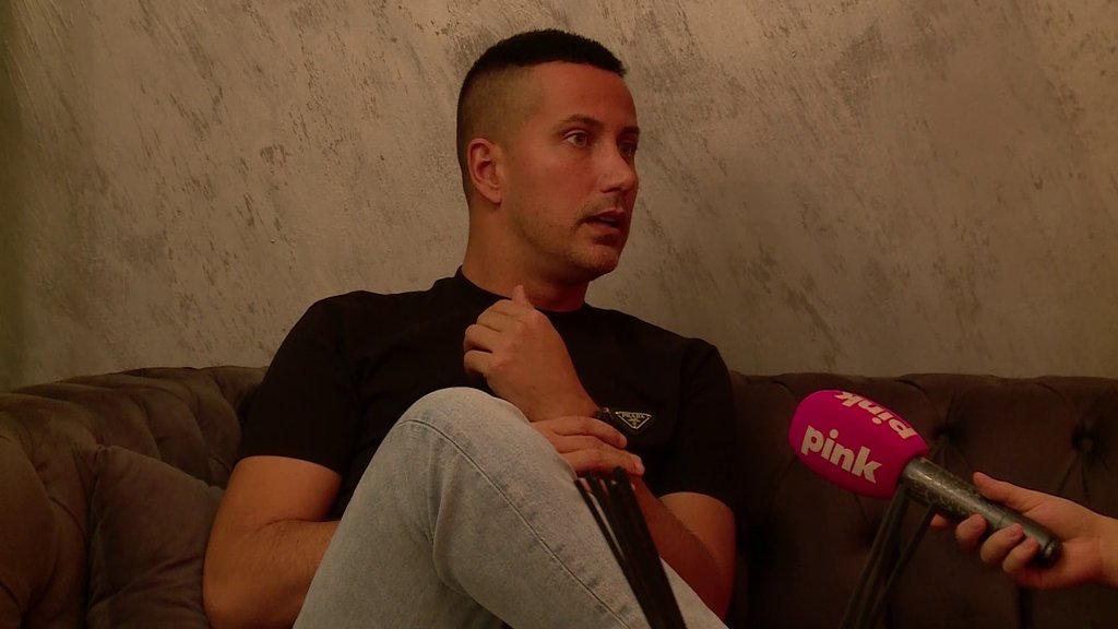 ĆERKA JOJ IMA SKORO PET GODINA, A NIJE JE VIDELA TRI! Marko Đedović zasukao rukave, pa osuo rafal po majčinstvu Aneli i Site, a onda se osvrnuo na Groficu: LUDA BABA VRAČARA! (VIDEO)