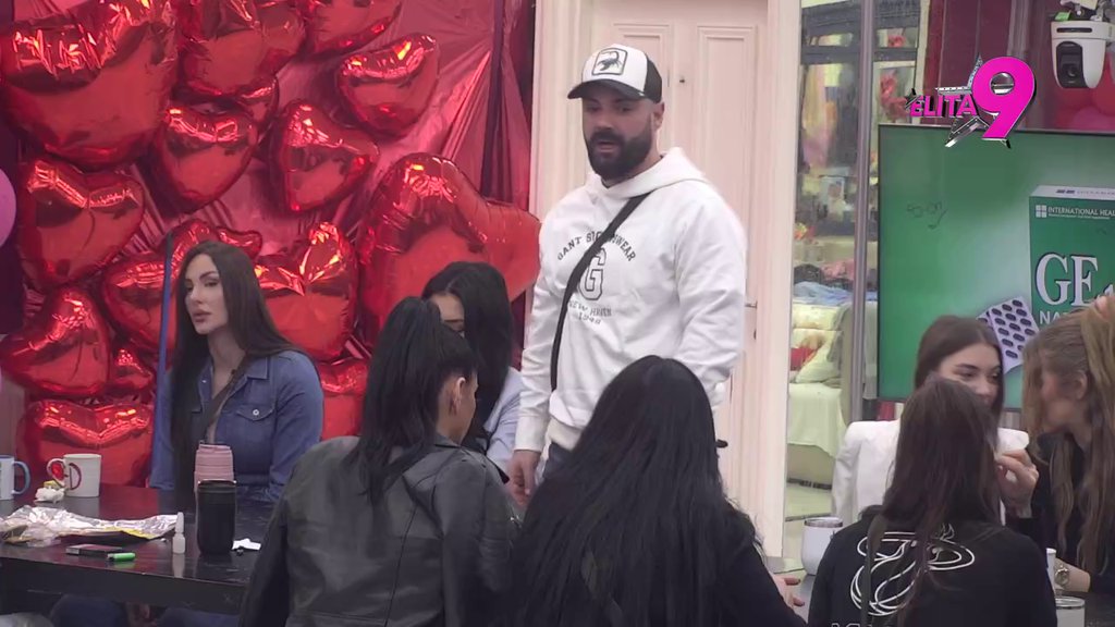 Anita na stubu srama: Najgore vređa Aneli, a skinula joj verenika, stigla žestoka osuda! (VIDEO)