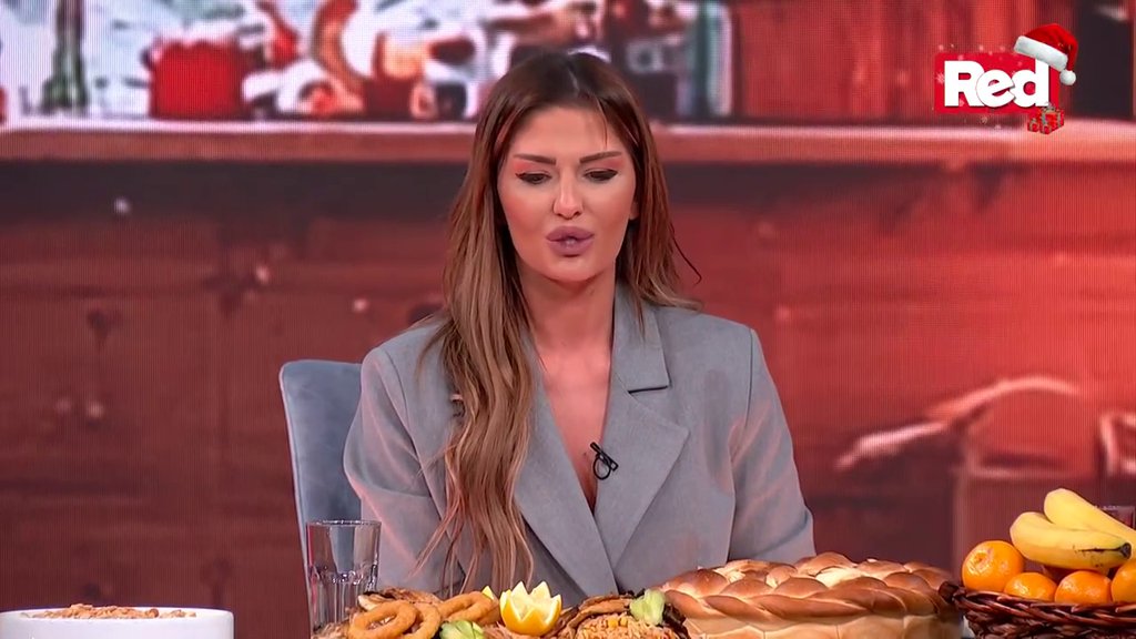 BACALI SMO ORAH, A ONDA UNOSILI BADNJAK: Ana Radulović se prisetila obeležavanja Božinja tokom odrastanja, pa otkrila da je na sina prenela sve važne običaje!