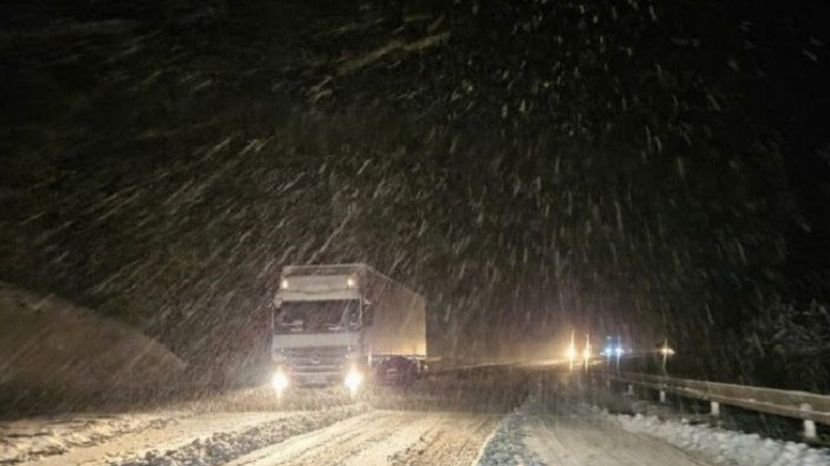 RHMZ IZDAO UPOZORENJE ZA VOZAČE - Oprez na putu, stižu zimske nevolje, osim magle i snega ovo je najveća PRETNJA