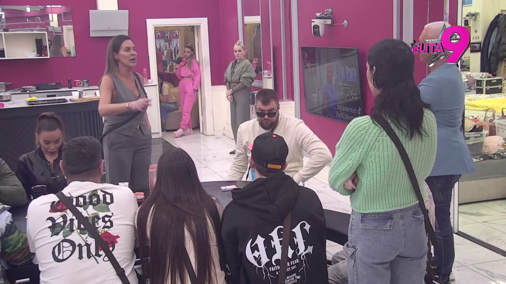 UBEĐEN DA JOJ NIŠTA NIJE DOVOLJNO: Nerio tvrdi da Hani smeta sve što on uradi, ona skočila ko oparena: ZAMERAM MU SAMO OVO... (VIDEO)