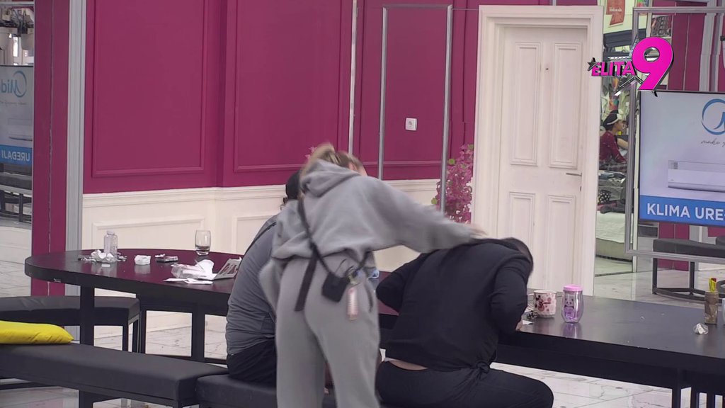 KAO PRAVI BRAČNI PAR! Alibaba nazvao Aneli 'LJUBAVI', ona mu se OKAČILA OKO VRATA! (VIDEO)