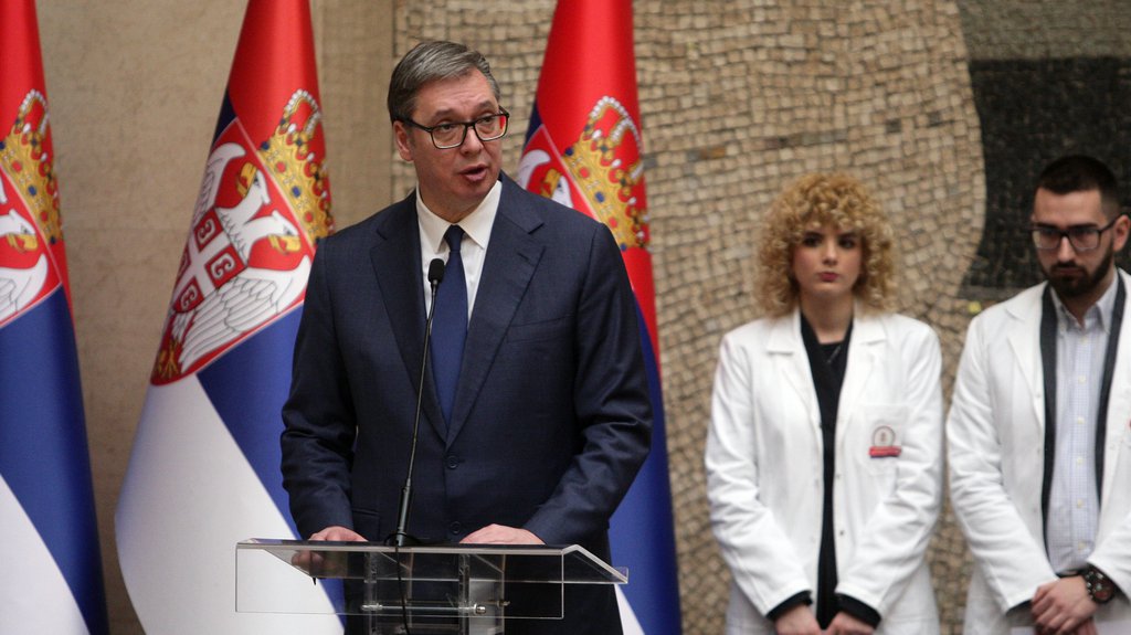 'NASTAVITE DA SANJATE VELIKE SNOVE' Vučić poručio diplomcim Medicinskog fakulteta: Ne postoji ništa važnije i odgovornije od ovog vašeg zanimanja! Izb