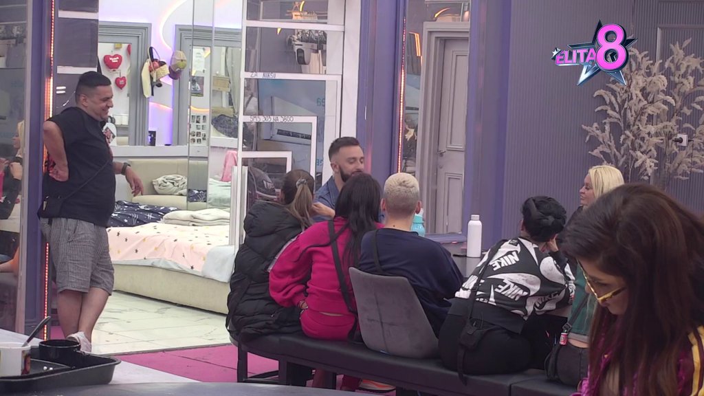 Bivši bračni par Marinković otkopao ratne sekire: Jelena servirala hladnu osvetu, žestoko ga ponizila pred svima! (VIDEO)