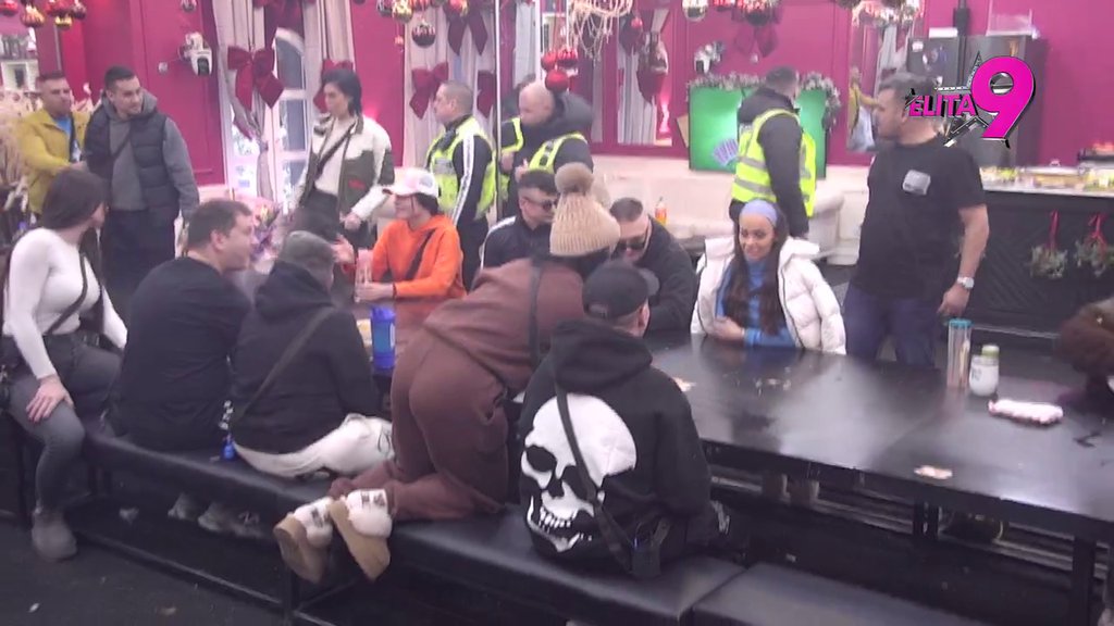 Evo ti banana, smiri se, majmunčino: Murat rešio da ne ćuti Bori, bukti rat, obezbeđenje u pripravnosti (VIDEO)