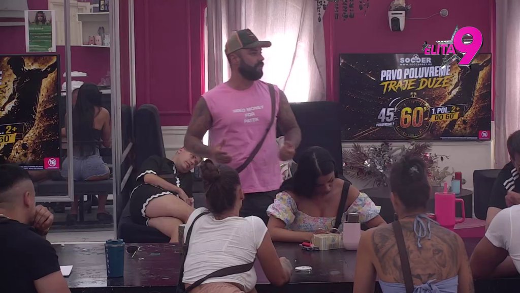 On jeste GAD, ali ima iks faktor! Aneli iznenadila sve KOMPLIMENTIMA za njega, a njih troje je navela kao osobe koje nemaju harizmu! (VIDEO)