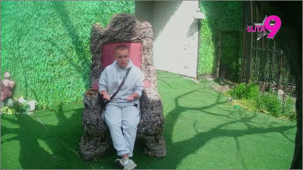 VEOMA BRZO ĆE UĆI U VEZU: Dača uveren da Maja priprema teren za ozvaničenje odnosa sa Asminom, te da ga namenski ODVAJA od svih prijatelja: NEĆE ON BITI NJENA PUDLICA... (VIDEO)