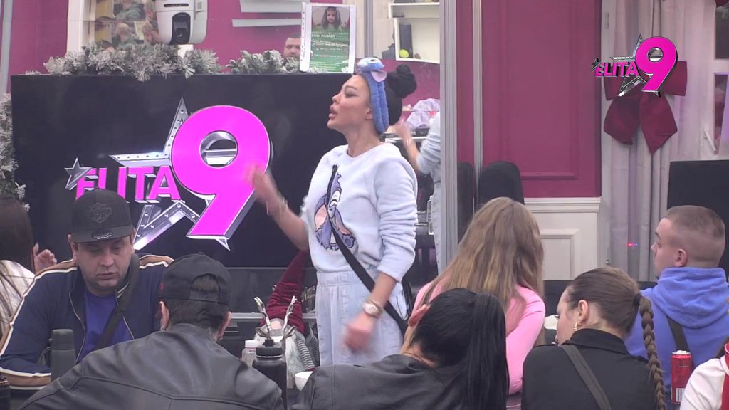 Dva blama, šta da kažem? Maja kipti od besa zbog poljupca Đukića i Aneli, ona joj brutalno uzvratila i zamerila joj flert s Alibabom! (VIDEO)