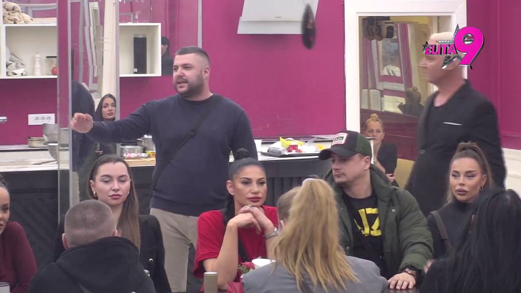 BIVŠI LJUBAVNI PAR IDE U IZOLACIJU: Vanja izabrale njih dvoje za potrčke, a evo koga on vodi sa sobom (VIDEO)