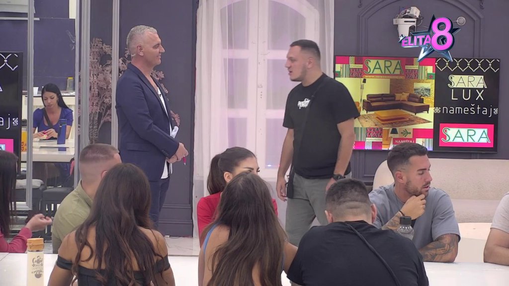Haos se sprema! Luka shvatio sa mu Aneli nabija rogove, pa Sandra žestoko demolirala Ahmićevu preko Baje: KO JE VLASNIK AUTA I SATA?  (VIDEO)