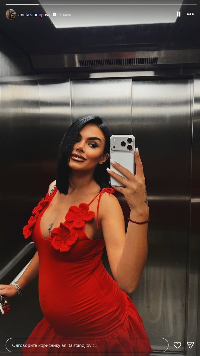 Anita blista u drugom stanju: Pozirala u uskoj crvenoj haljini, a sve oči uprte su u njen trudnički stomak! (FOTO)