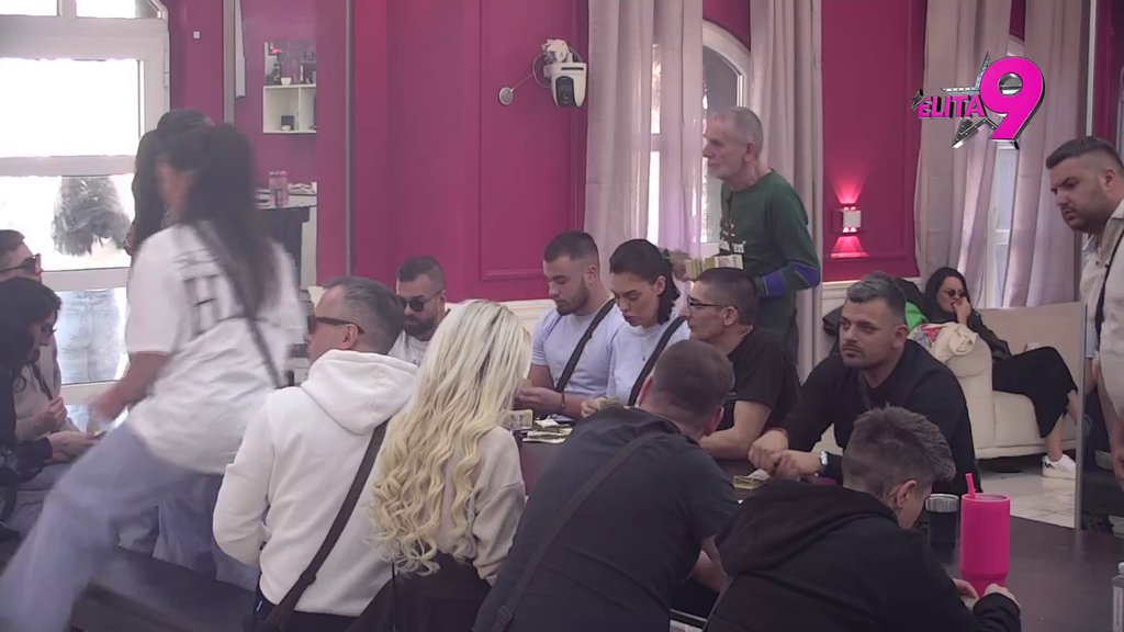 O svima imaš lepe reči, samo meni kažeš da sam POLUPANA! Anastasija zamerila Mići što nju nikad ne podrži, on joj odbrusio! (VIDEO)