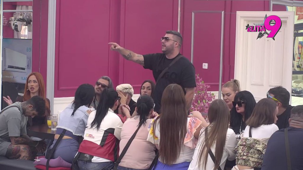 Haos u Beloj kući! Janjuš pročitao Maju kao bukvar, pa otkrio zašto je iznenada počela da blati Alibabu: Objasni Staniji zašto si ga MUVALA (VIDEO)