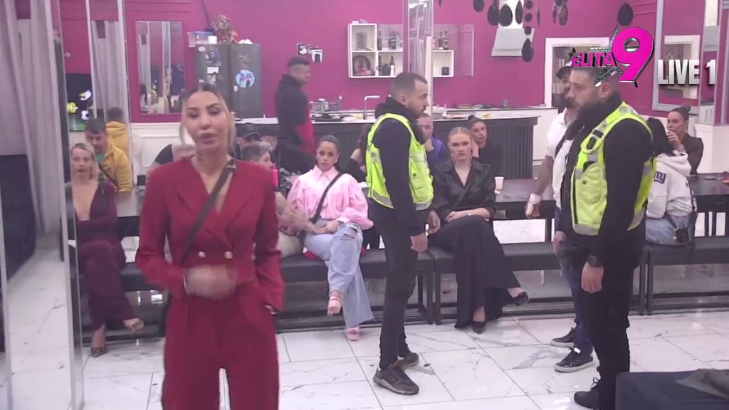 Tokom odnosa me pitao da idemo u svinger klub: Aneli iznela skandalozne detalje! Otkrika da je Luka tamo već vodio bivšu ženu i koristio drogu! (VIDEO)