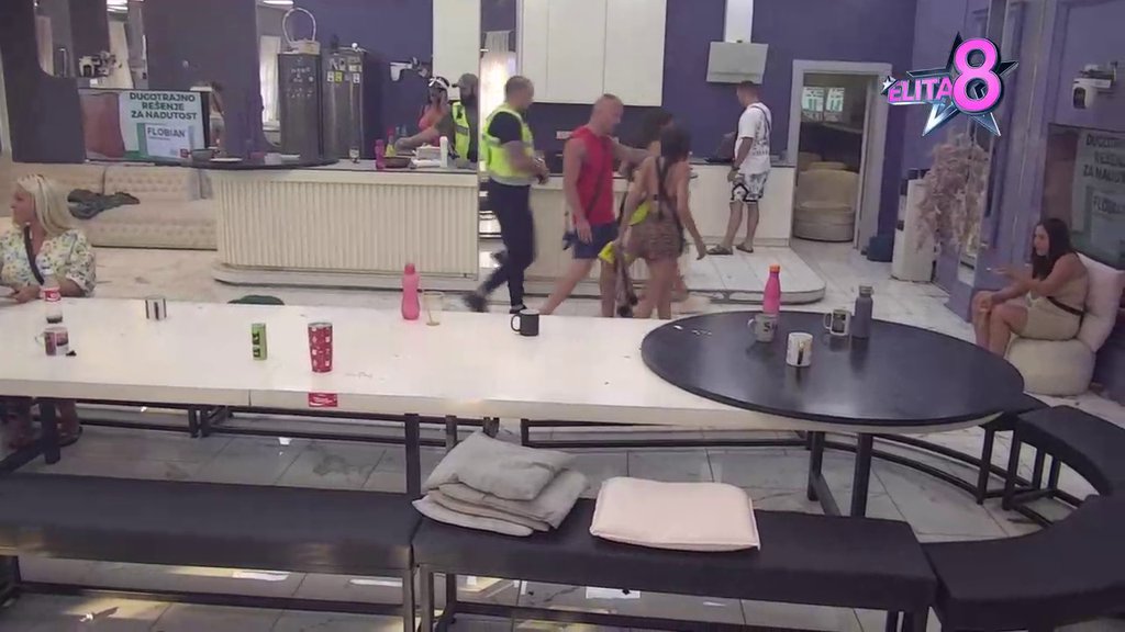 Karambol u Beloj kući: Stefani doživela napad ljubomore i zaletela se na Slađu kao oparena, obezbeđenje hitno reagovalo! (VIDEO)