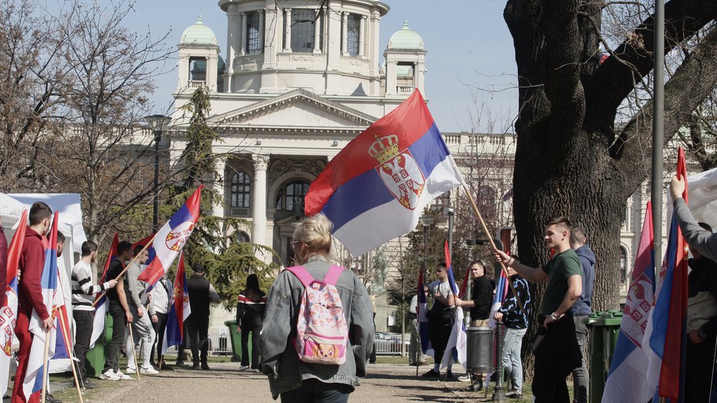 'SAMO NAPRED DECO' Studenti koji hoće da uče 4. dan u Pionirskom parku - stiže podrška sa svih strana, posetili ih i penzioneri