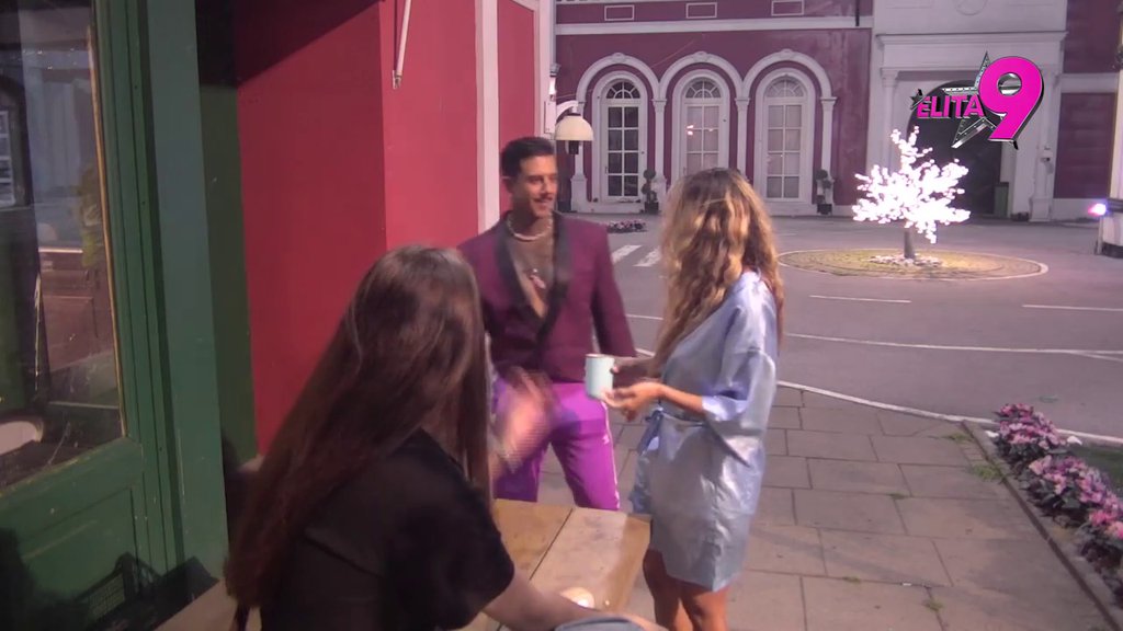 Ne zna više kako da mu se dodvori! Aneli se našla u poslu da hvali Đukićev sako, pa ga Anastasija zakucala: Videla sam da je gledaš u ogledalu! (VIDEO)