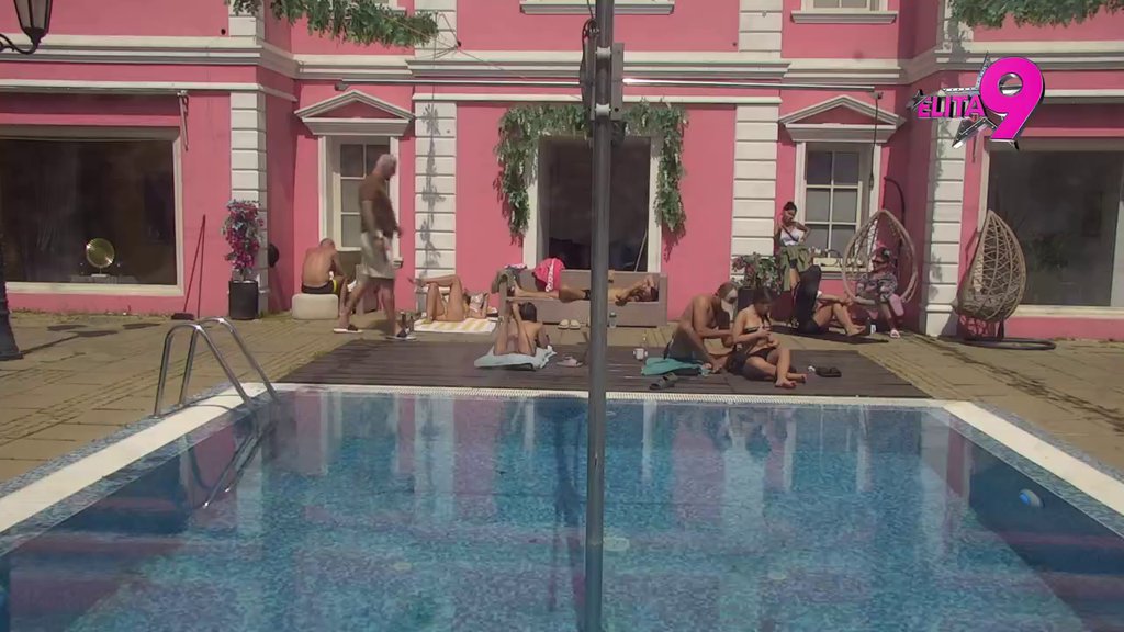 Janjuš zadobio teške opekotine: Uroš Stanić mu totalno spalio kosu, on zakukao na sav glas! (VDEO)