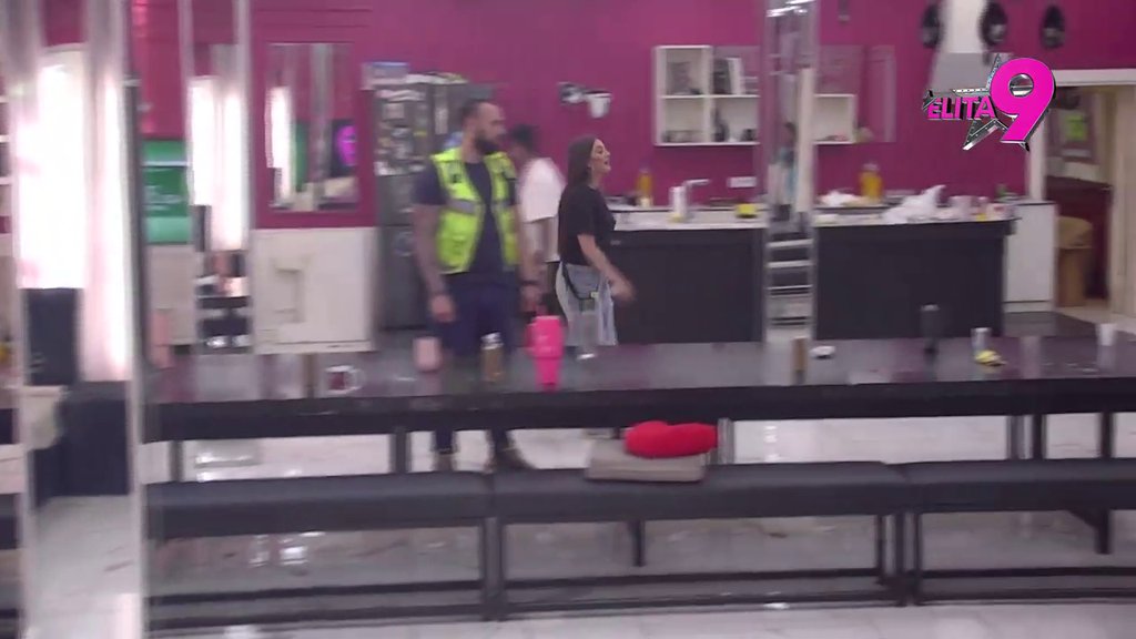 ŠOK! Bora ne prestaje s provokacijama na račun Boginje i Anastasije! (VIDEO)