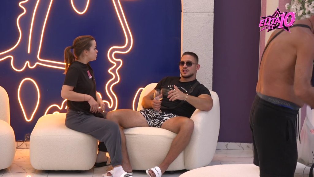 Ja te volim! Jovana (17) rešila da smuva Dalibora, dala sve od sebe, on je ODBIO! Ona prišla da mu proveri PONOS (VIDEO)
